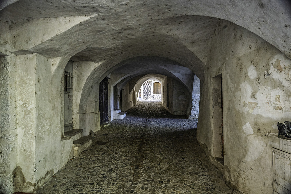 Passageways in Sauve