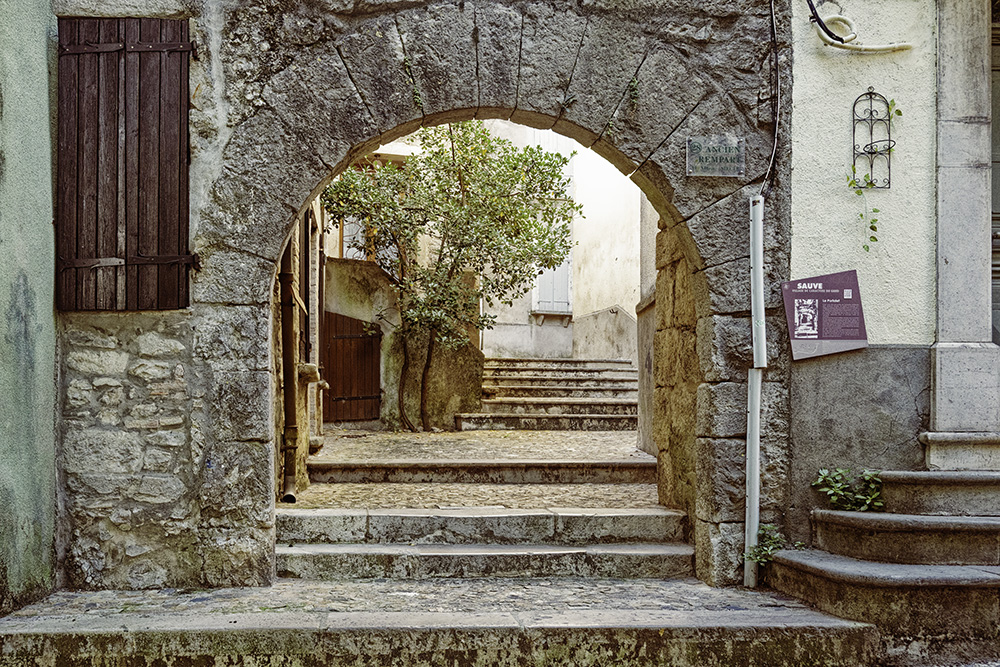 Medieval gate in Sauve